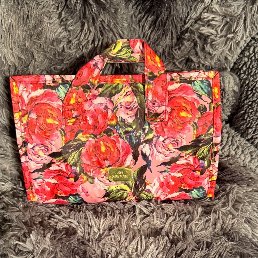 Floral travel bag with 4 removable bags